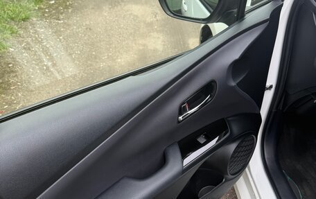 Toyota Prius IV XW50, 2019 год, 1 700 000 рублей, 10 фотография