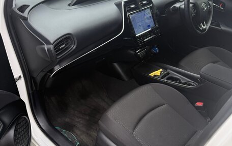 Toyota Prius IV XW50, 2019 год, 1 700 000 рублей, 7 фотография