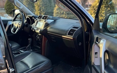 Toyota Land Cruiser Prado 150 рестайлинг 2, 2013 год, 4 090 000 рублей, 32 фотография