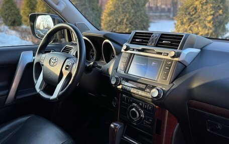 Toyota Land Cruiser Prado 150 рестайлинг 2, 2013 год, 4 090 000 рублей, 36 фотография