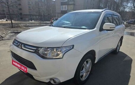 Mitsubishi Outlander III рестайлинг 3, 2012 год, 1 100 000 рублей, 1 фотография