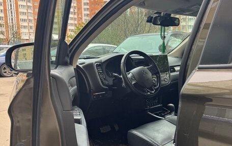 Mitsubishi Outlander III рестайлинг 3, 2019 год, 3 150 000 рублей, 9 фотография