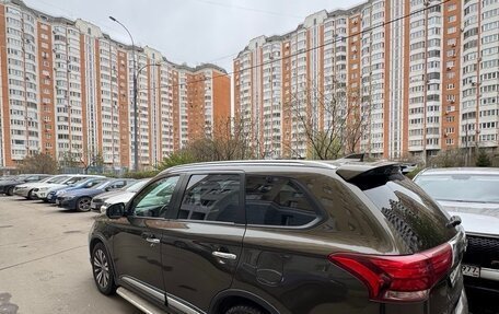 Mitsubishi Outlander III рестайлинг 3, 2019 год, 3 150 000 рублей, 2 фотография