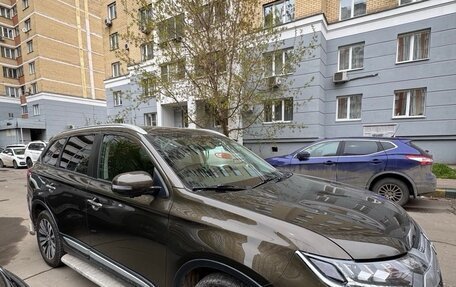 Mitsubishi Outlander III рестайлинг 3, 2019 год, 3 150 000 рублей, 3 фотография