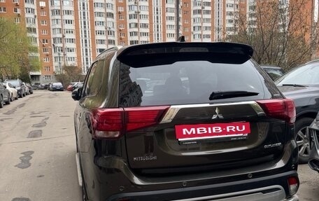 Mitsubishi Outlander III рестайлинг 3, 2019 год, 3 150 000 рублей, 7 фотография