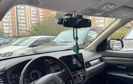 Mitsubishi Outlander III рестайлинг 3, 2019 год, 3 150 000 рублей, 11 фотография