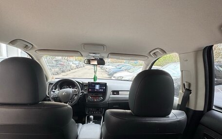 Mitsubishi Outlander III рестайлинг 3, 2019 год, 3 150 000 рублей, 14 фотография