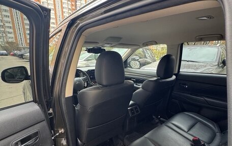 Mitsubishi Outlander III рестайлинг 3, 2019 год, 3 150 000 рублей, 12 фотография