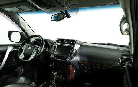 Toyota Land Cruiser Prado 150 рестайлинг 2, 2014 год, 3 099 700 рублей, 9 фотография