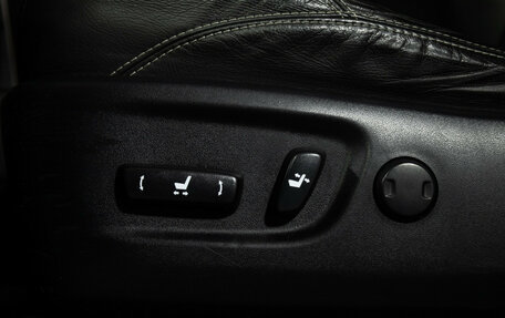 Toyota Land Cruiser Prado 150 рестайлинг 2, 2014 год, 3 099 700 рублей, 21 фотография