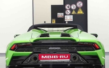 Lamborghini Huracán, 2022 год, 26 000 000 рублей, 3 фотография