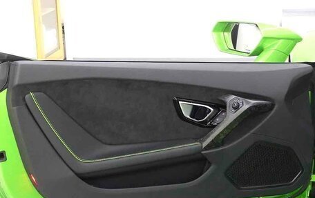 Lamborghini Huracán, 2022 год, 26 000 000 рублей, 12 фотография