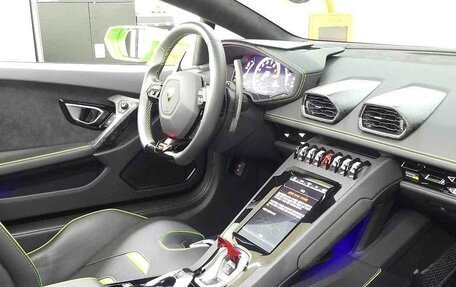 Lamborghini Huracán, 2022 год, 26 000 000 рублей, 15 фотография