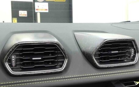 Lamborghini Huracán, 2022 год, 26 000 000 рублей, 17 фотография