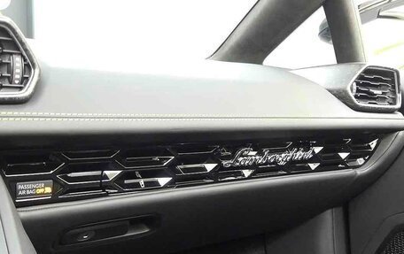 Lamborghini Huracán, 2022 год, 26 000 000 рублей, 18 фотография