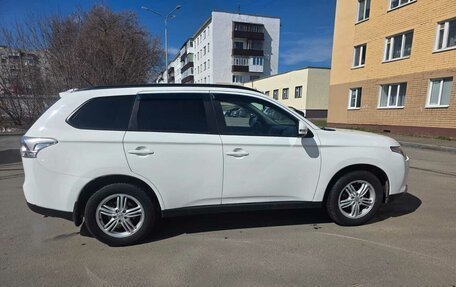 Mitsubishi Outlander III рестайлинг 3, 2012 год, 1 100 000 рублей, 4 фотография