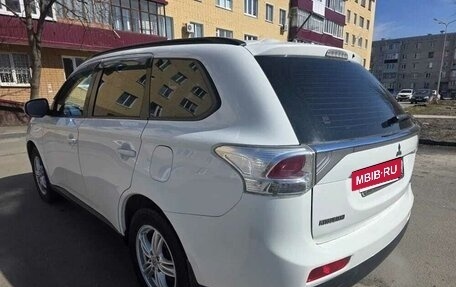 Mitsubishi Outlander III рестайлинг 3, 2012 год, 1 100 000 рублей, 3 фотография
