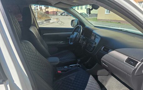 Mitsubishi Outlander III рестайлинг 3, 2012 год, 1 100 000 рублей, 13 фотография