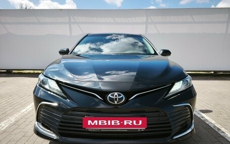 Toyota Camry, 2022 год, 3 390 000 рублей, 4 фотография