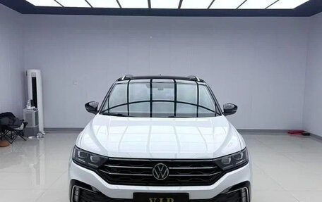 Volkswagen T-Roc I, 2022 год, 1 650 000 рублей, 2 фотография
