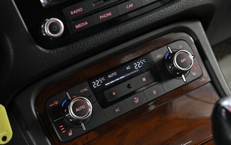 Volkswagen Touareg III, 2012 год, 2 049 000 рублей, 10 фотография