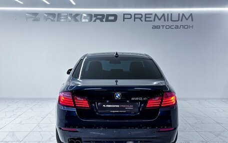 BMW 5 серия, 2013 год, 1 800 000 рублей, 28 фотография