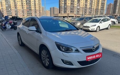 Opel Astra J, 2011 год, 650 000 рублей, 2 фотография