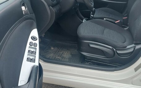 Hyundai Solaris II рестайлинг, 2015 год, 849 000 рублей, 11 фотография