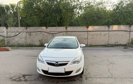 Opel Astra J, 2011 год, 799 000 рублей, 2 фотография