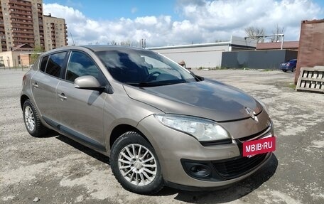 Renault Megane III, 2013 год, 575 000 рублей, 2 фотография
