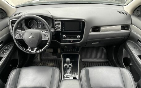 Mitsubishi Outlander III рестайлинг 3, 2020 год, 2 672 000 рублей, 10 фотография