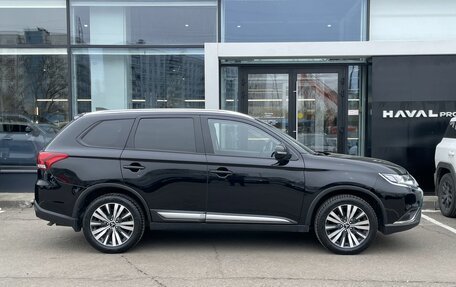 Mitsubishi Outlander III рестайлинг 3, 2020 год, 2 672 000 рублей, 4 фотография