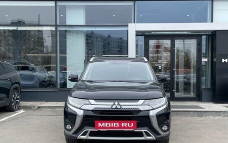 Mitsubishi Outlander III рестайлинг 3, 2020 год, 2 672 000 рублей, 2 фотография