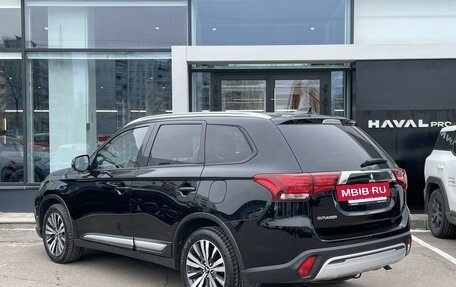 Mitsubishi Outlander III рестайлинг 3, 2020 год, 2 672 000 рублей, 7 фотография