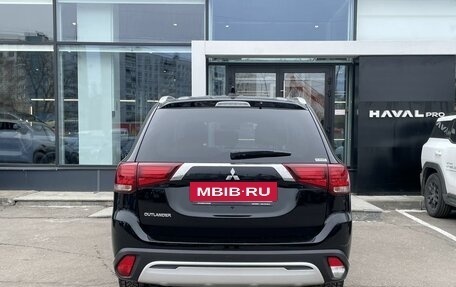 Mitsubishi Outlander III рестайлинг 3, 2020 год, 2 672 000 рублей, 6 фотография