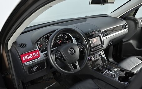 Volkswagen Touareg III, 2011 год, 2 099 000 рублей, 6 фотография