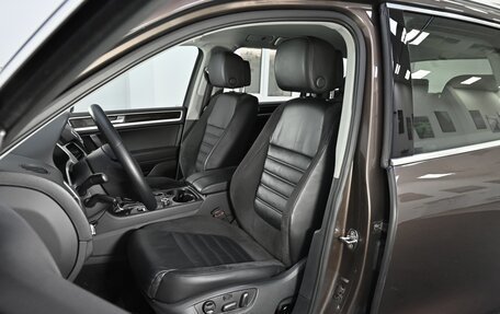 Volkswagen Touareg III, 2011 год, 2 099 000 рублей, 8 фотография