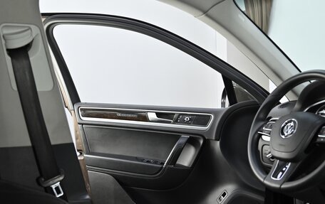 Volkswagen Touareg III, 2011 год, 2 099 000 рублей, 13 фотография