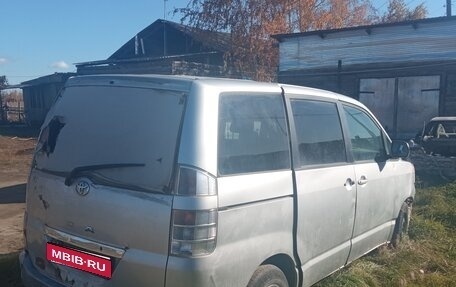 Toyota Noah III, 2002 год, 200 000 рублей, 1 фотография