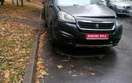 Peugeot Partner II рестайлинг 2, 2015 год, 370 000 рублей, 1 фотография