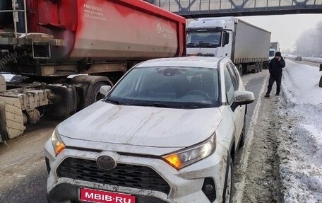 Toyota RAV4, 2021 год, 2 100 000 рублей, 1 фотография