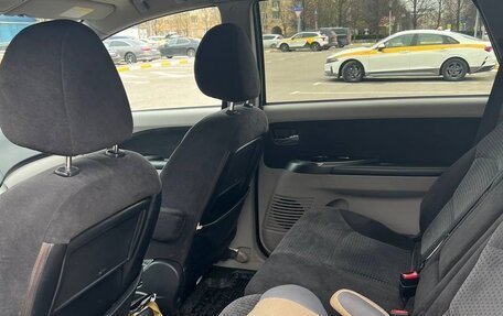 Mitsubishi Grandis, 2005 год, 800 000 рублей, 13 фотография