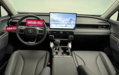 Toyota RAV4, 2025 год, 4 670 000 рублей, 16 фотография