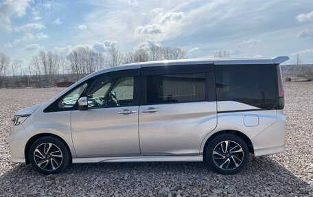 Honda Stepwgn IV, 2018 год, 1 950 000 рублей, 4 фотография