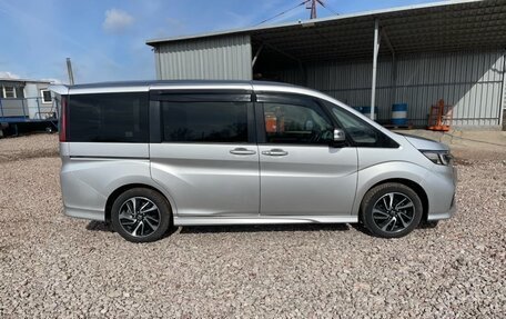 Honda Stepwgn IV, 2018 год, 1 950 000 рублей, 2 фотография