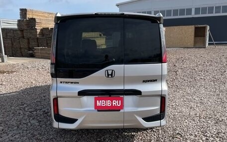 Honda Stepwgn IV, 2018 год, 1 950 000 рублей, 3 фотография