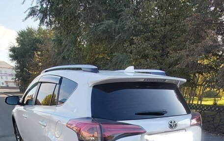 Toyota RAV4, 2017 год, 2 200 000 рублей, 2 фотография