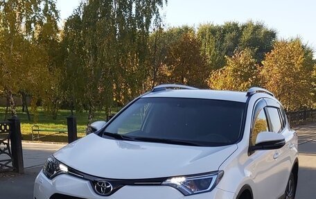 Toyota RAV4, 2017 год, 2 200 000 рублей, 5 фотография