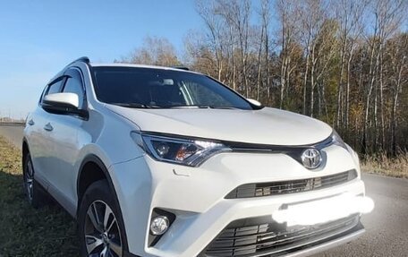 Toyota RAV4, 2017 год, 2 200 000 рублей, 4 фотография