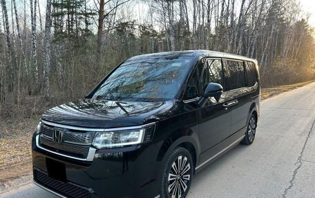 Honda Stepwgn, 2022 год, 2 100 000 рублей, 2 фотография